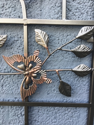 Butterfly window model, metal old-brown-rust!